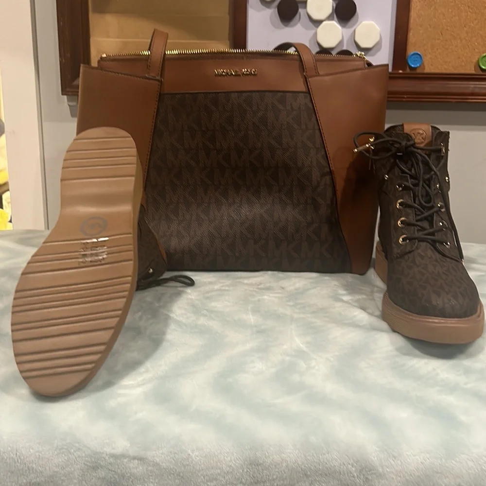 MK used brown and tan boot and purse set size 9 - Picture 10 of 10